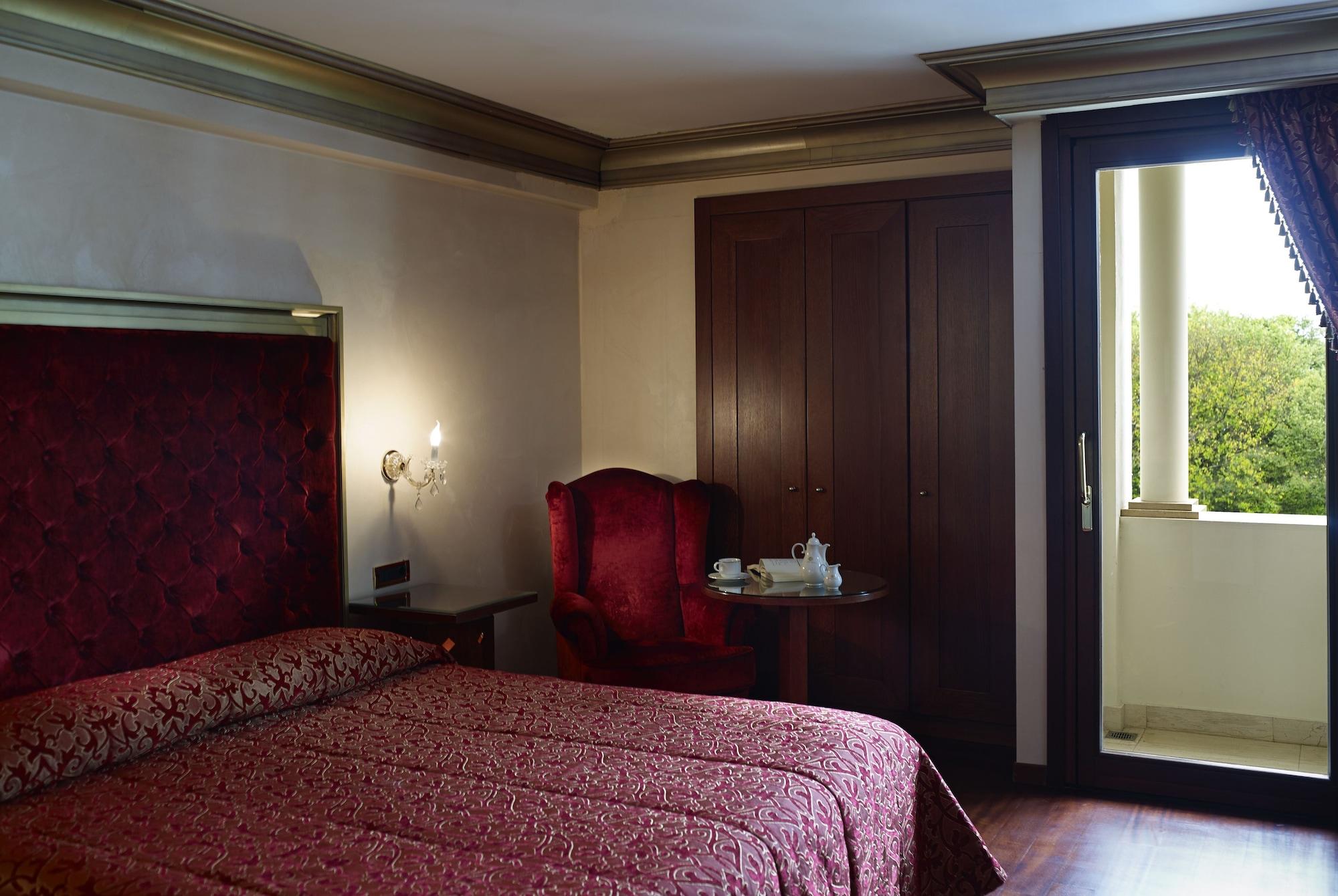 Grand Serai Congress And Spa Ioannina Exterior photo A room at the hotel