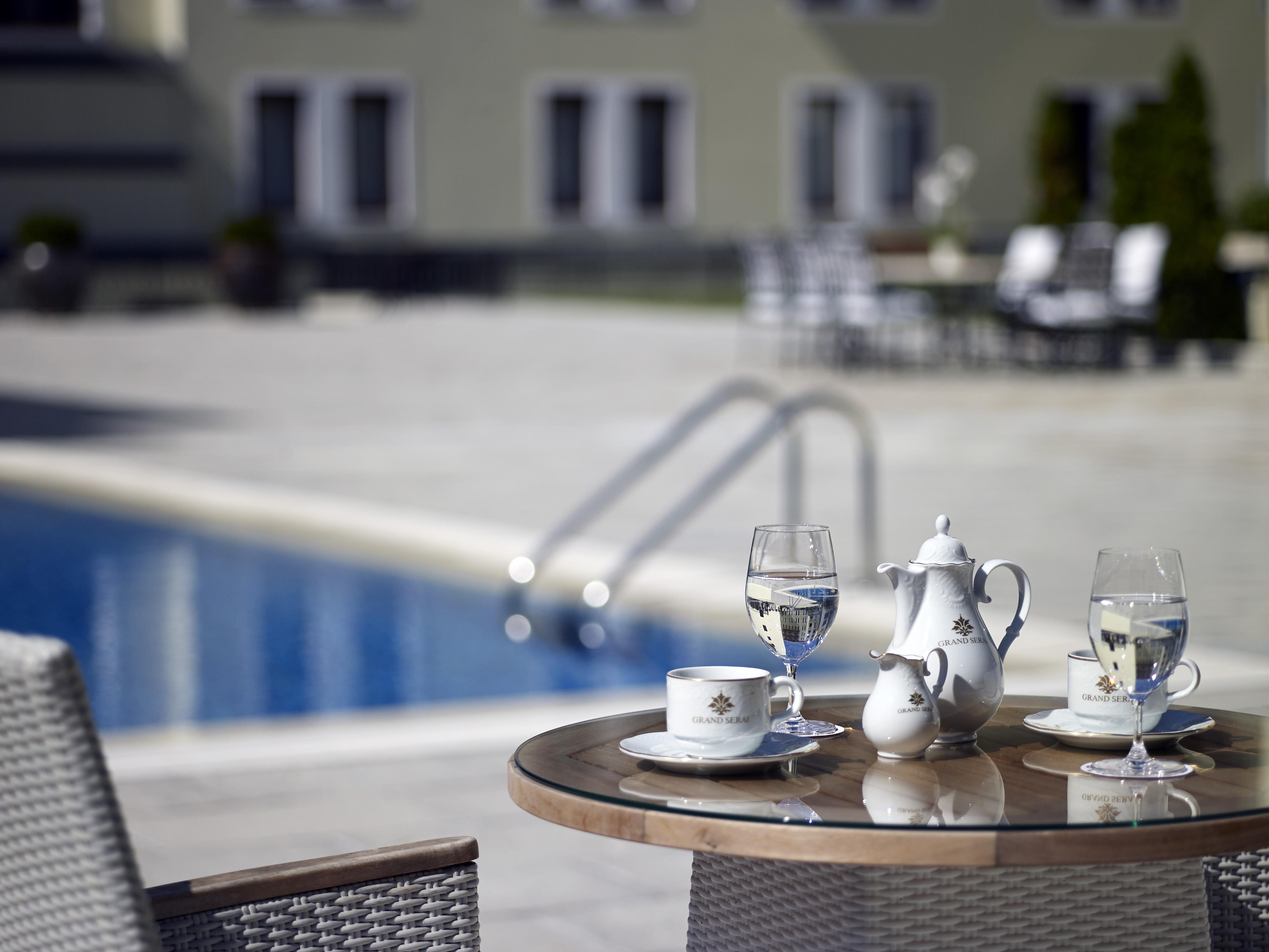 Grand Serai Congress And Spa Ioannina Exterior photo The swimming pool at the hotel