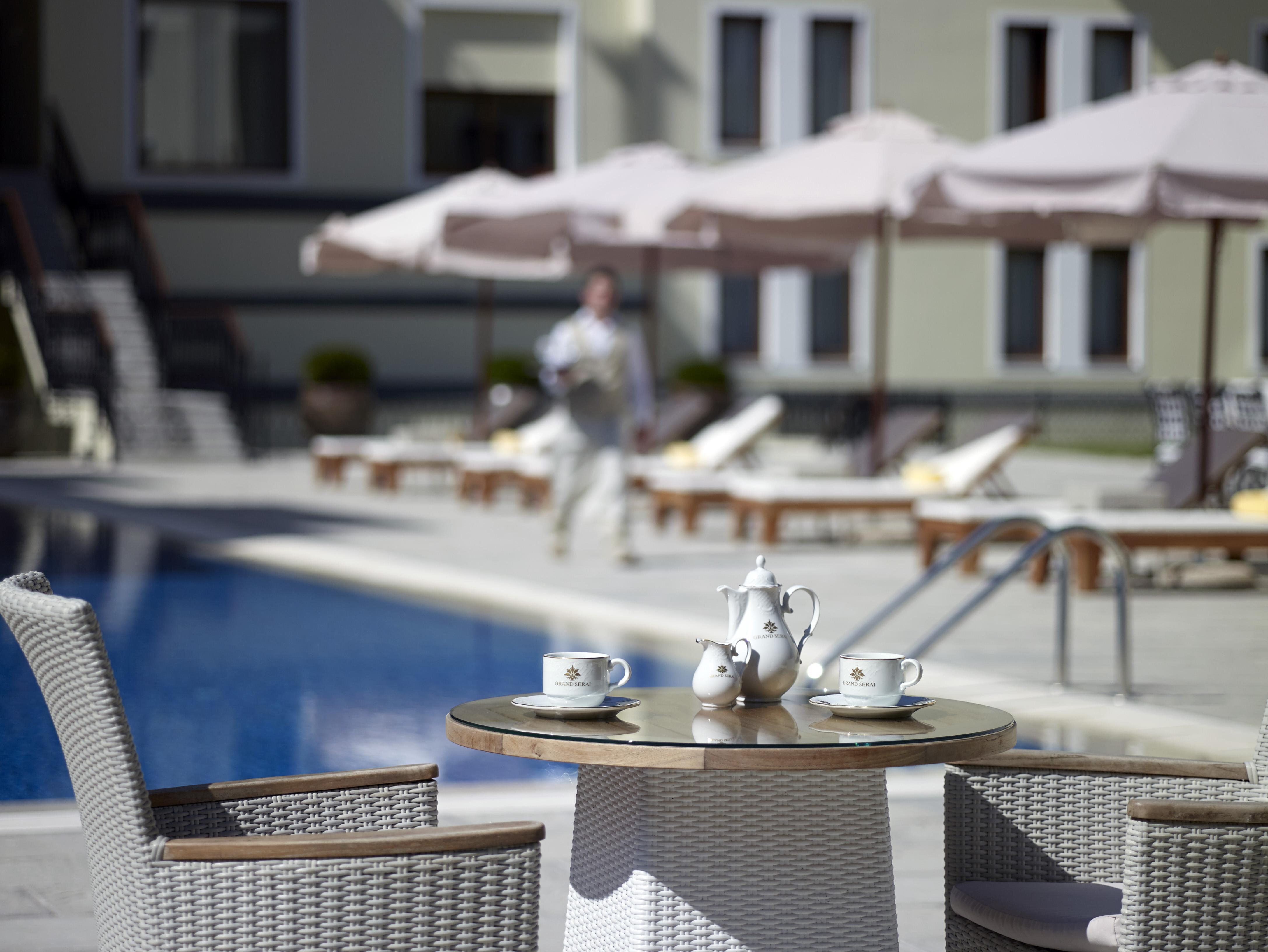 Grand Serai Congress And Spa Ioannina Exterior photo The swimming pool at the hotel