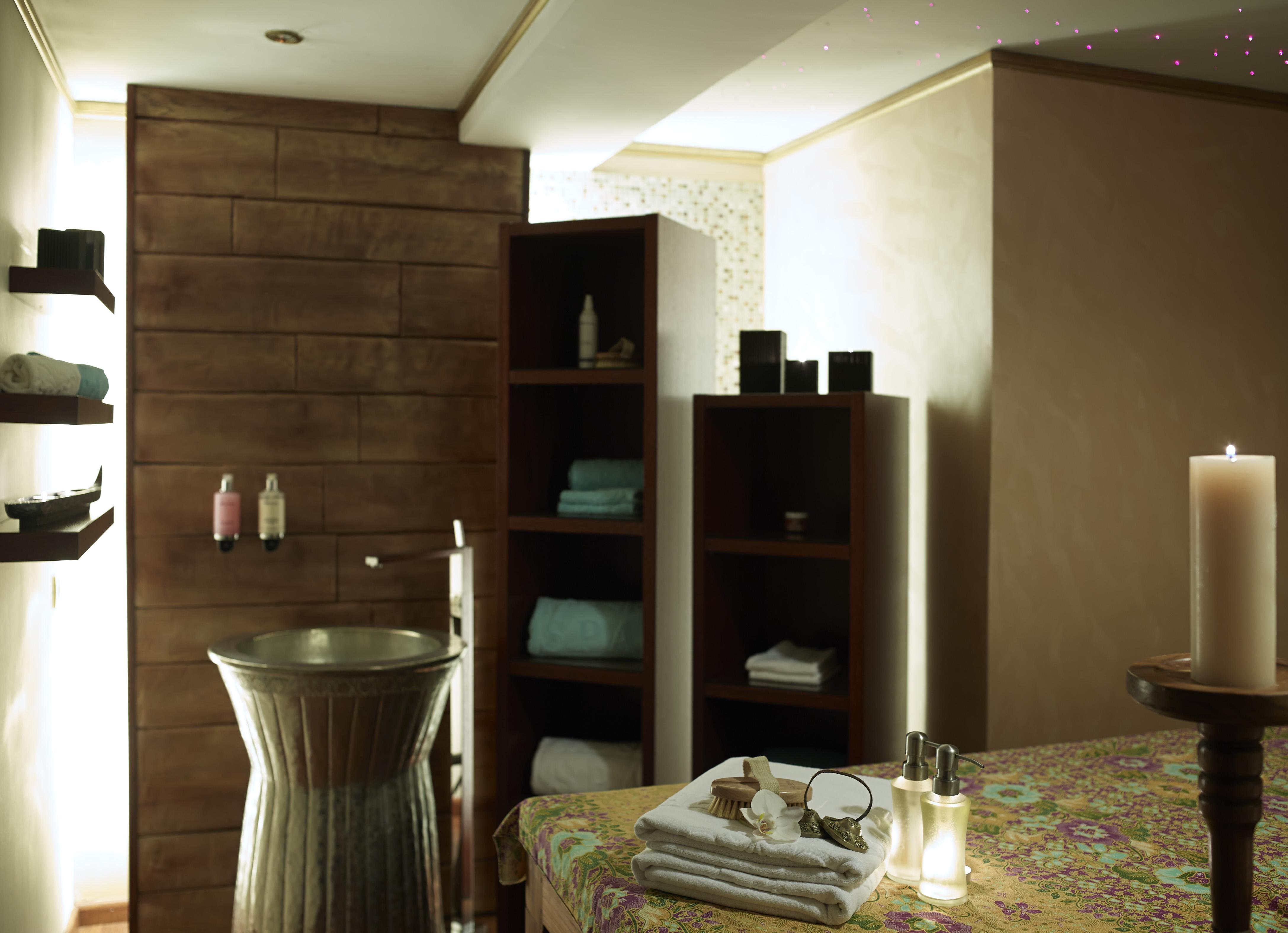 Grand Serai Congress And Spa Ioannina Exterior photo A spa treatment room
