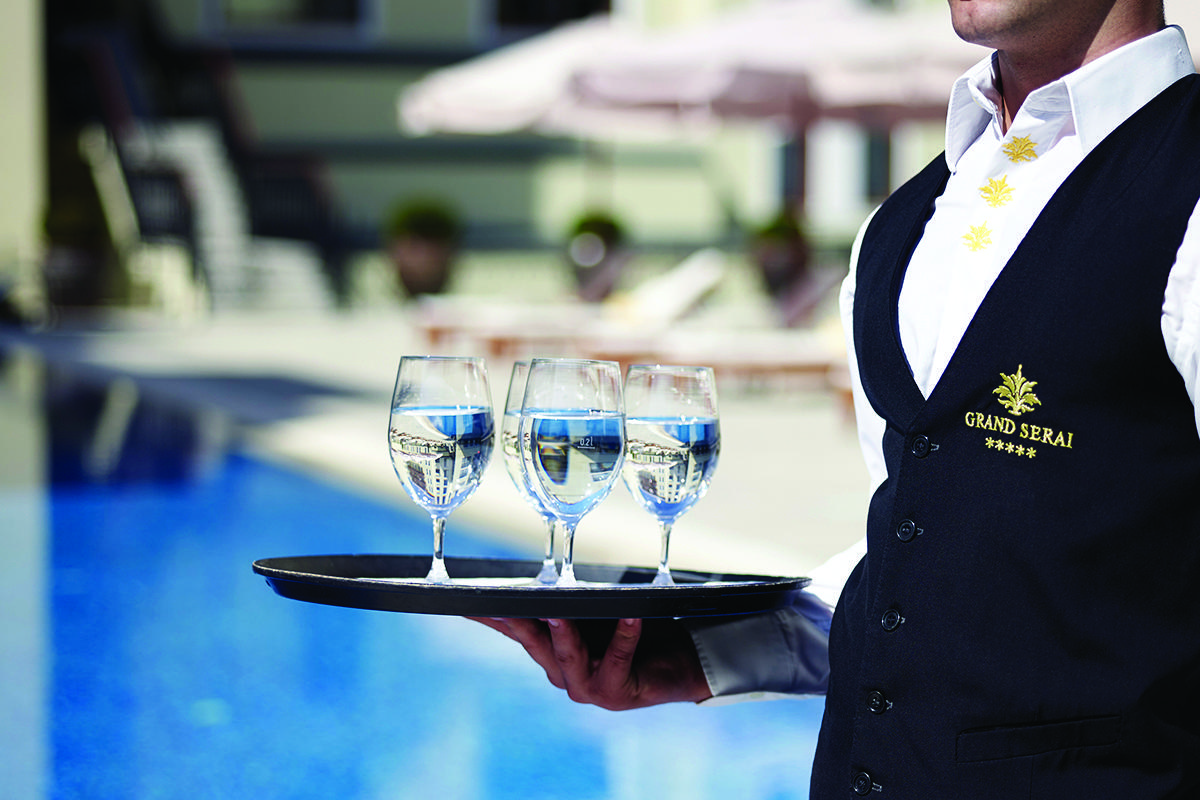 Grand Serai Congress And Spa Ioannina Exterior photo A butler at Grand Serai