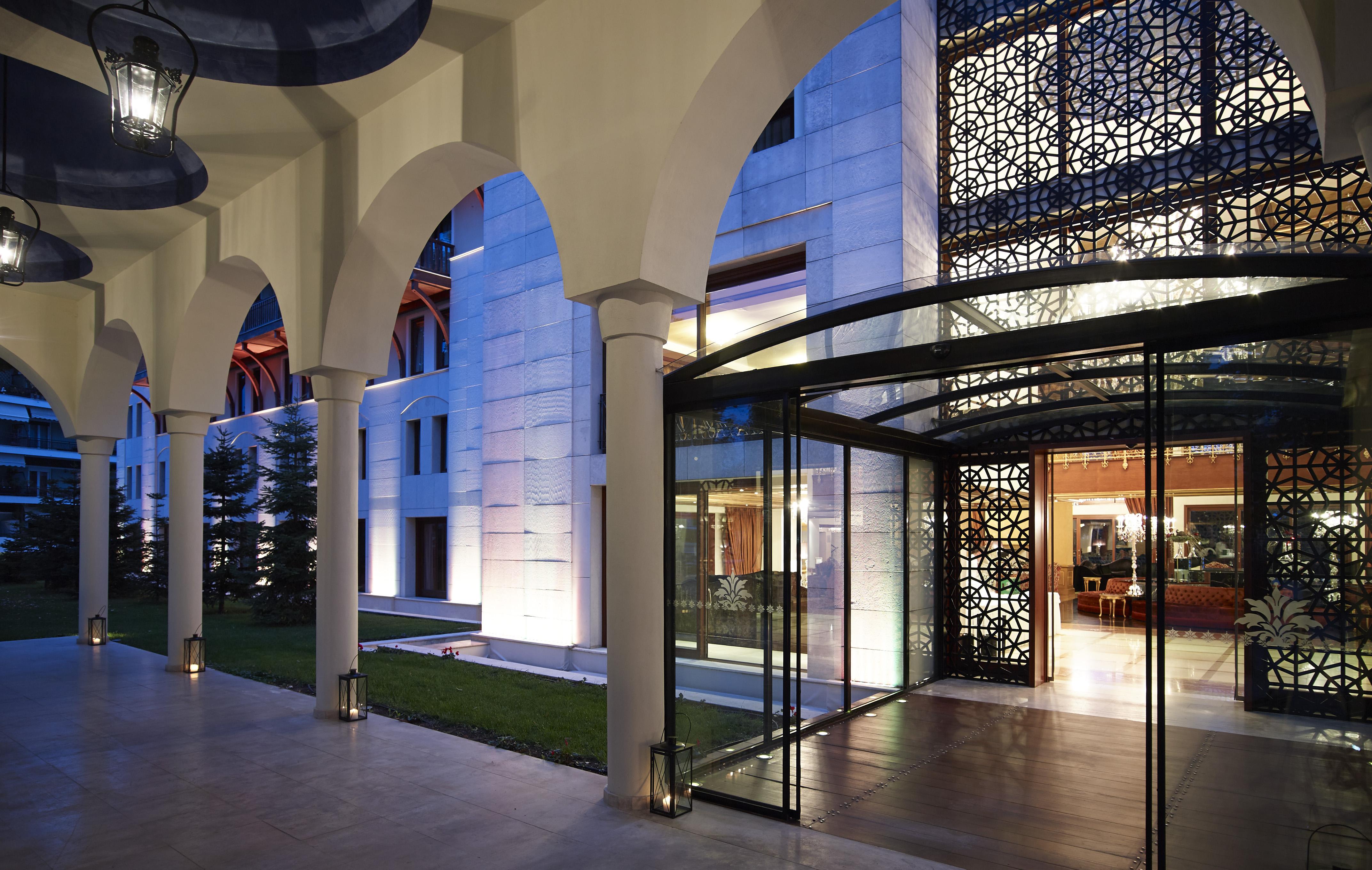Grand Serai Congress And Spa Ioannina Exterior photo Entrance to the hotel