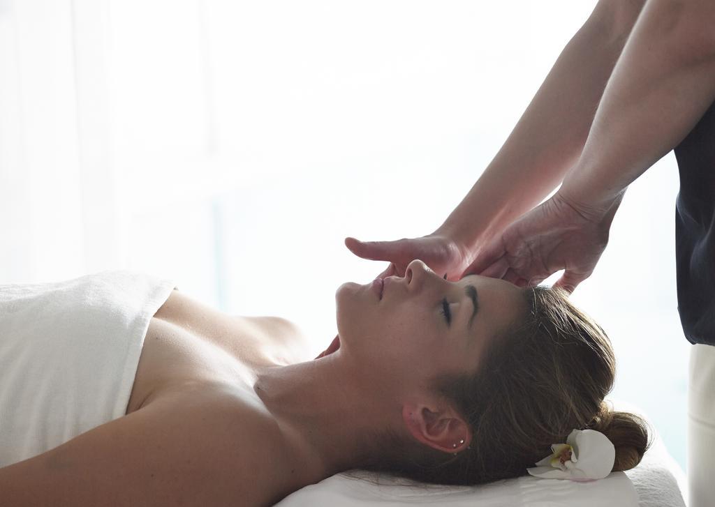 Grand Serai Congress And Spa Ioannina Exterior photo A woman receiving a head massage